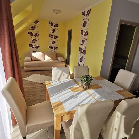 Sárvár Szabo Apartman מראה חיצוני תמונה