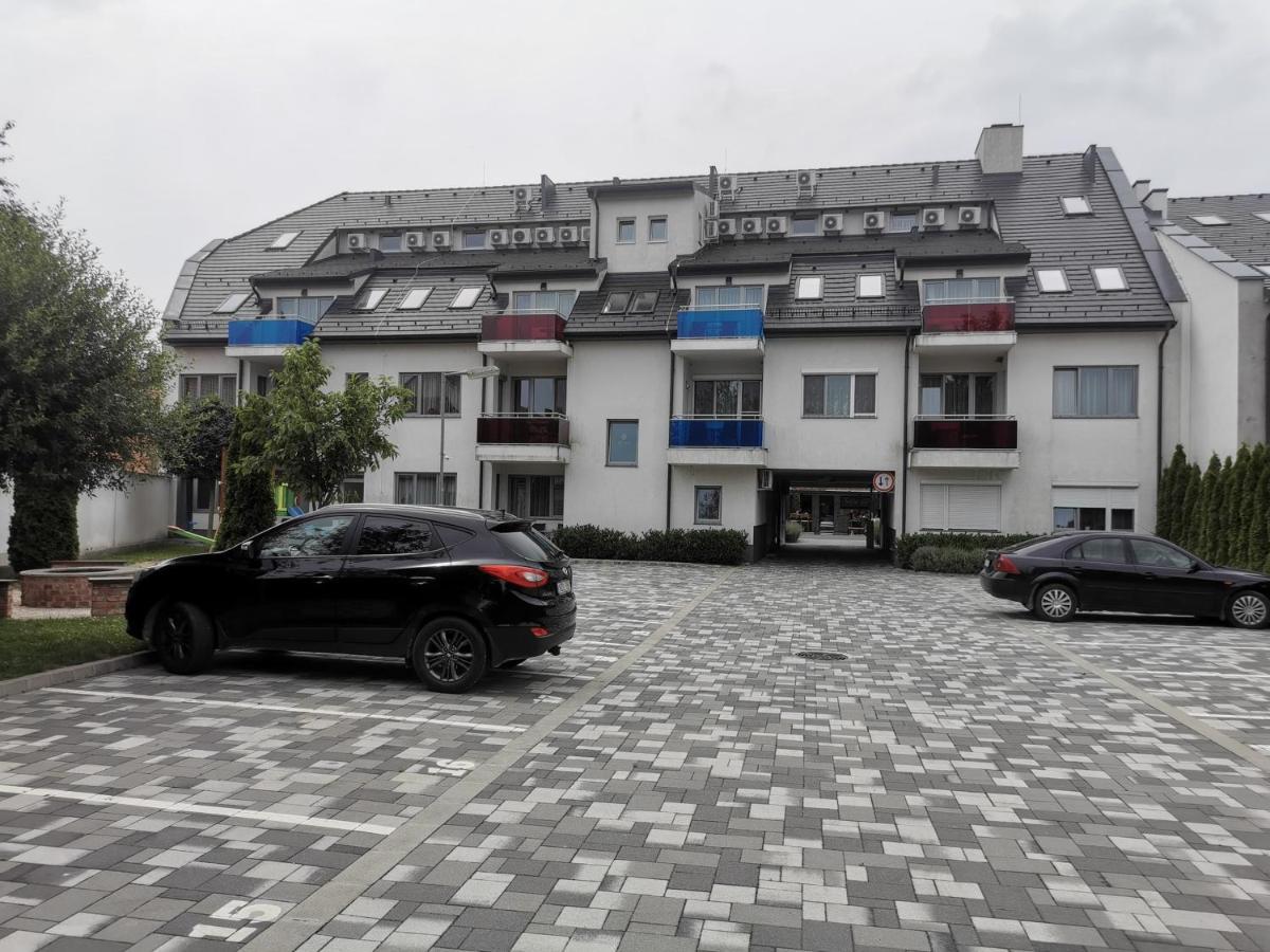 Sárvár Szabo Apartman מראה חיצוני תמונה