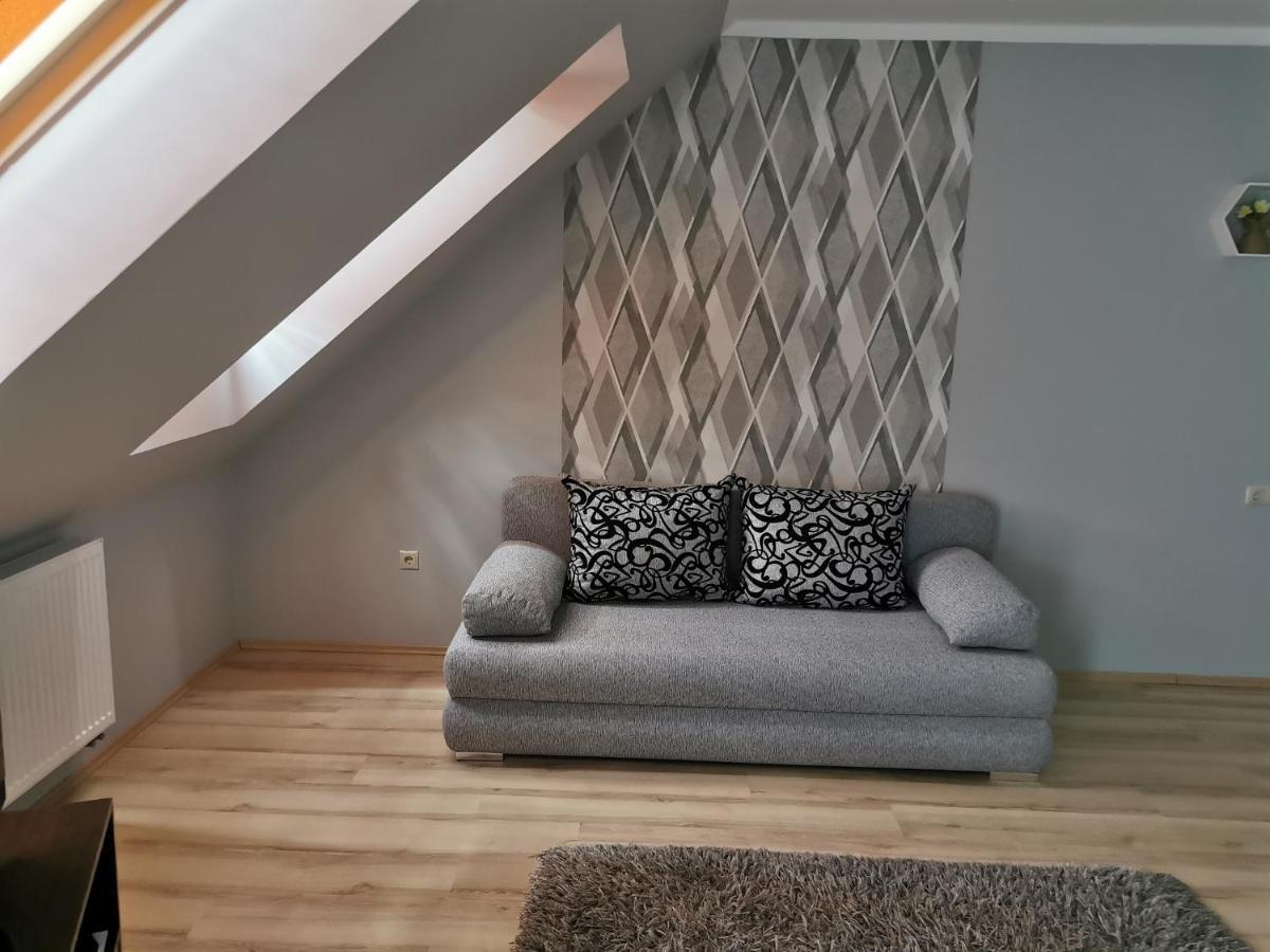 Sárvár Szabo Apartman מראה חיצוני תמונה
