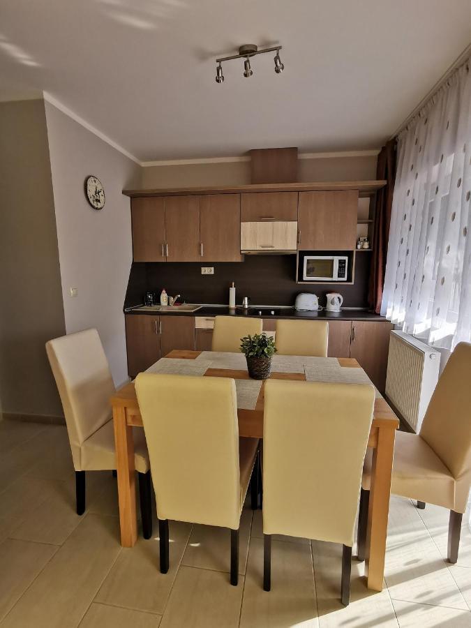 Sárvár Szabo Apartman מראה חיצוני תמונה