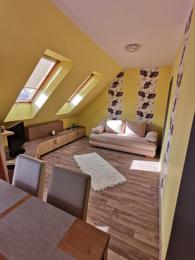 Sárvár Szabo Apartman מראה חיצוני תמונה