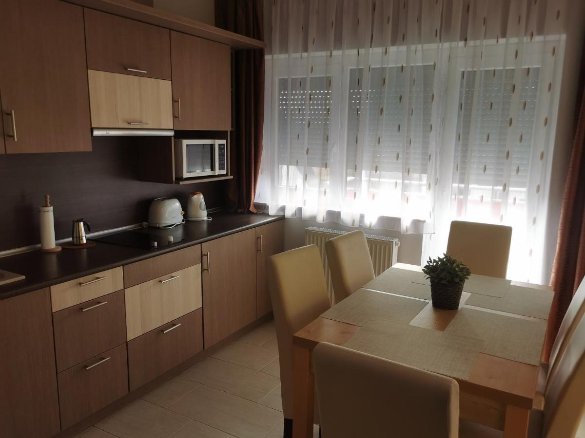 Sárvár Szabo Apartman מראה חיצוני תמונה