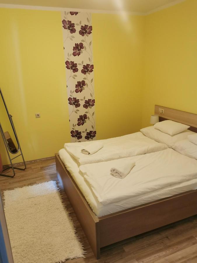 Sárvár Szabo Apartman מראה חיצוני תמונה