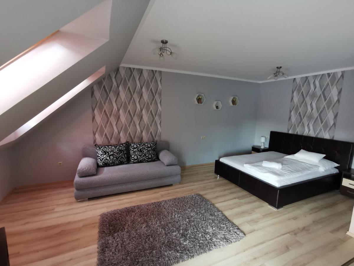 Sárvár Szabo Apartman מראה חיצוני תמונה