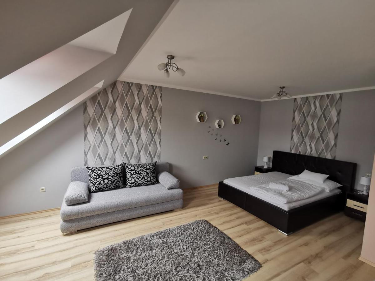 Sárvár Szabo Apartman מראה חיצוני תמונה