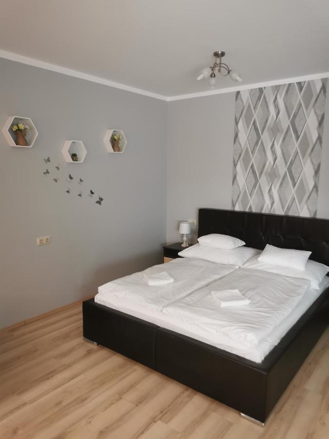 Sárvár Szabo Apartman מראה חיצוני תמונה